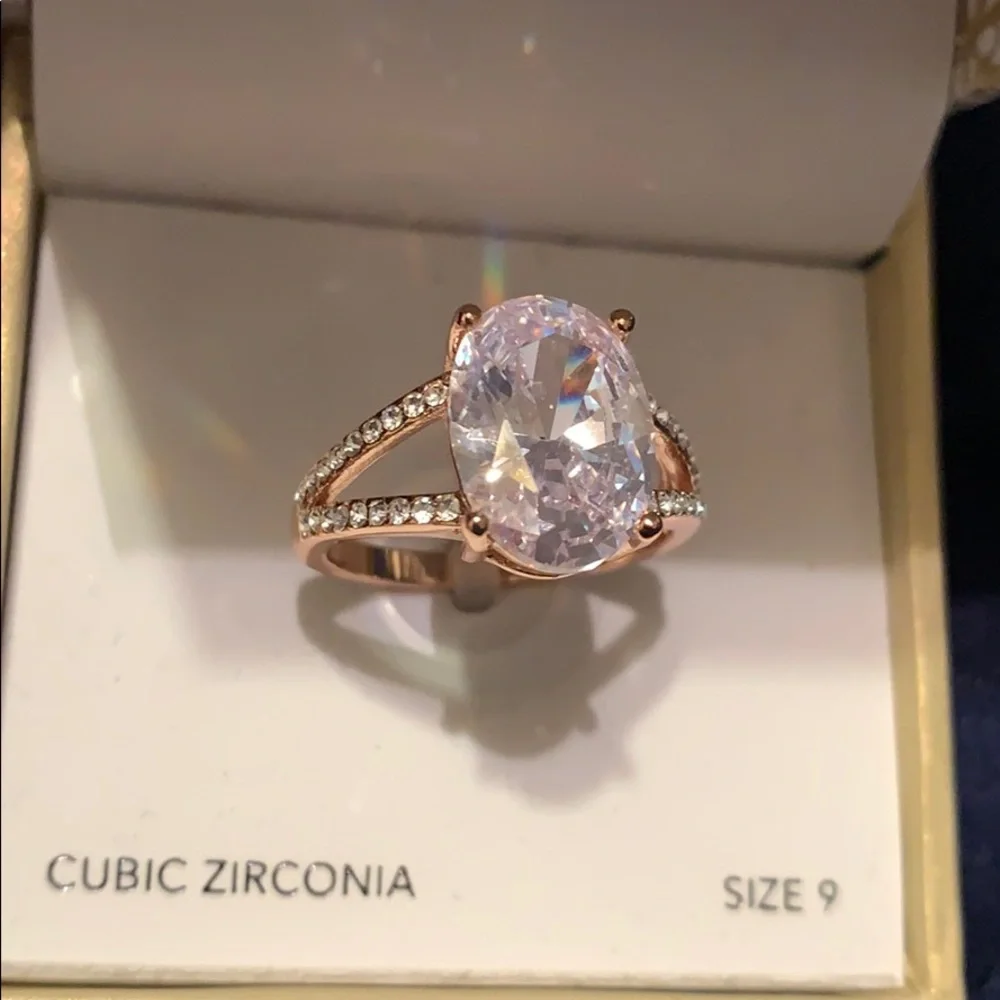 Rose Gold Large Oval Ring - Picture 3 of 4